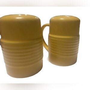 Vintage MCM BoscoWare beehive pattern salt + pepper shakers.